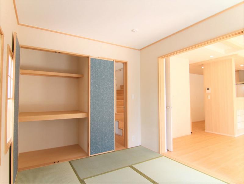 和室　リビングと続き間の和室は、お子様のお昼寝や来客スペースとしておすすめです。