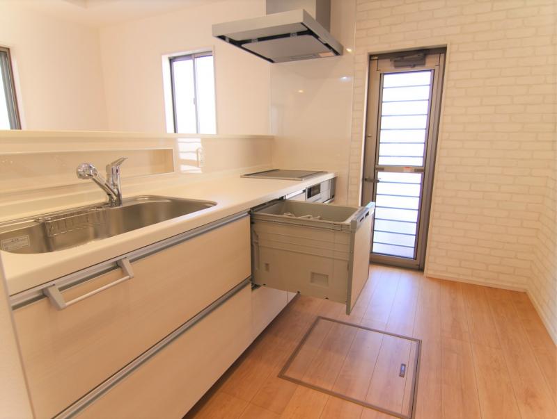 2号棟　キッチン　薄型レンジフード・IHコンロ・食洗機が標準です。