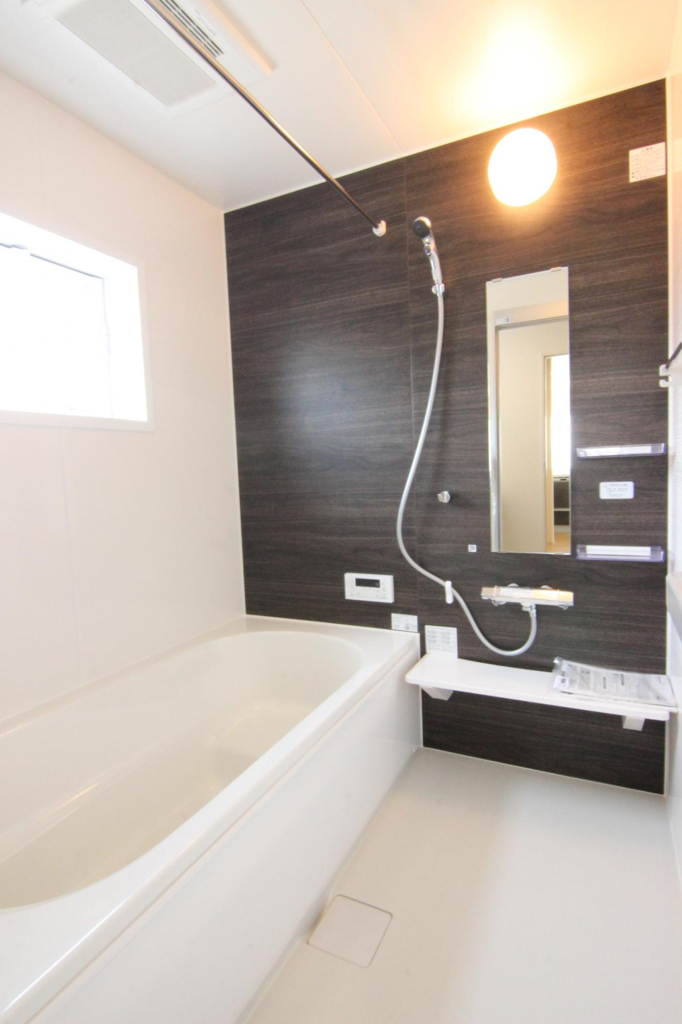 【4号棟　浴室】体を洗う、温まるだけの場所から心身ともに快適な空間へと進化した浴室。