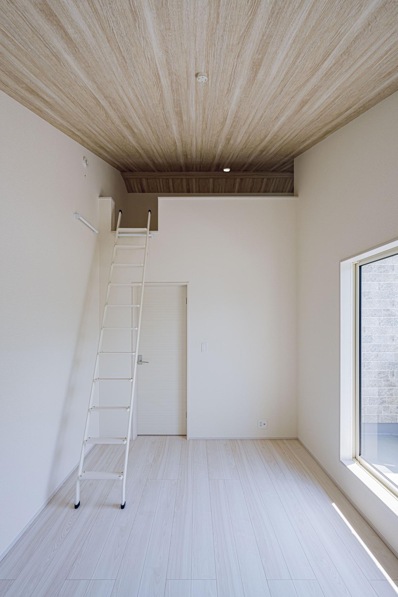 4号棟:洋室6.0帖　勾配天井　ロフトがある部屋