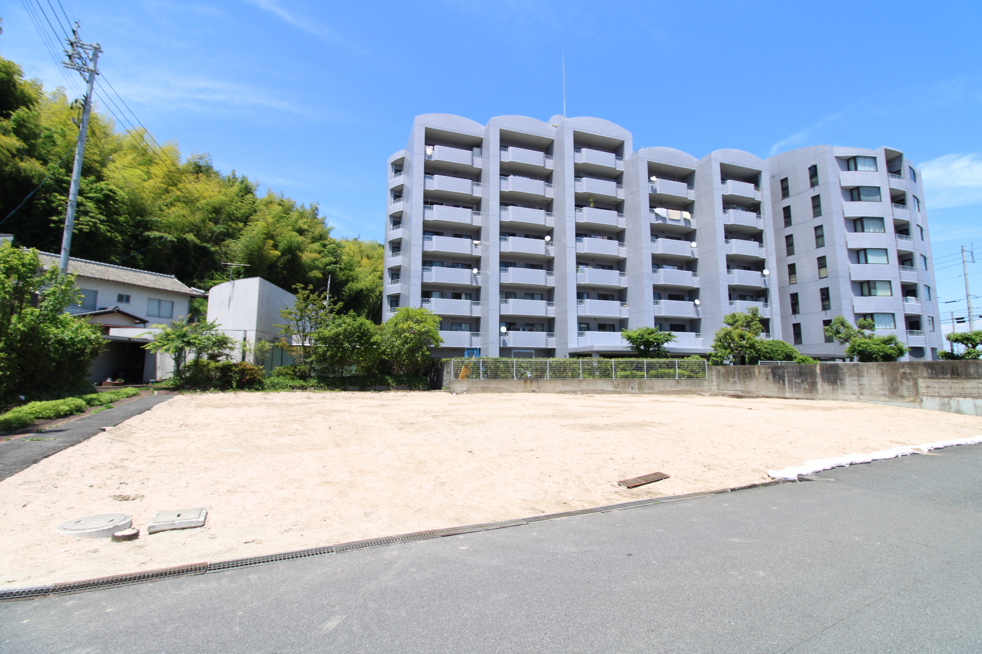 前面道路から見た宅地