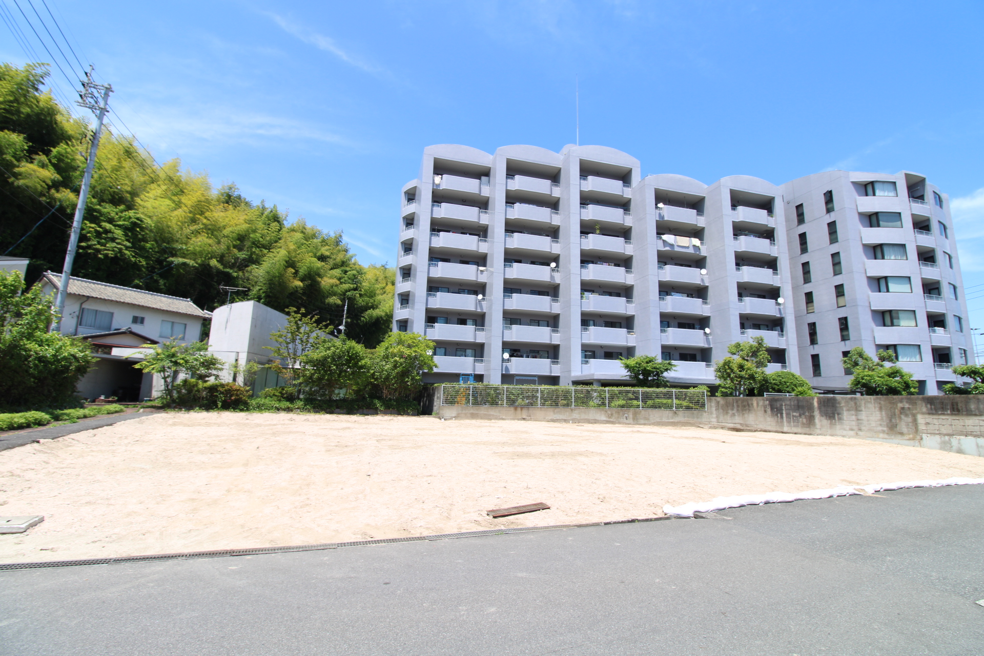 前面道路から見た宅地