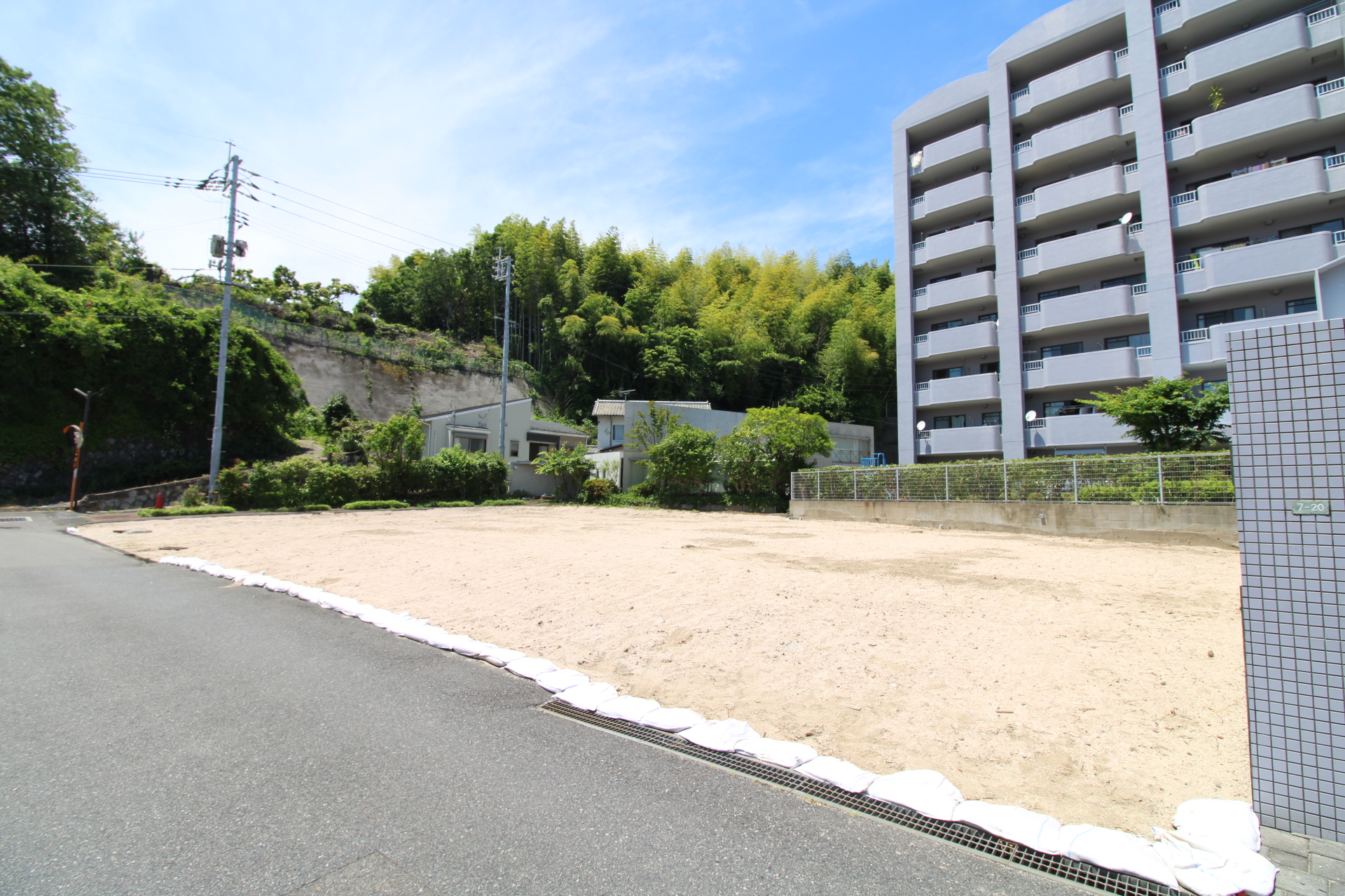 前面道路から見た宅地