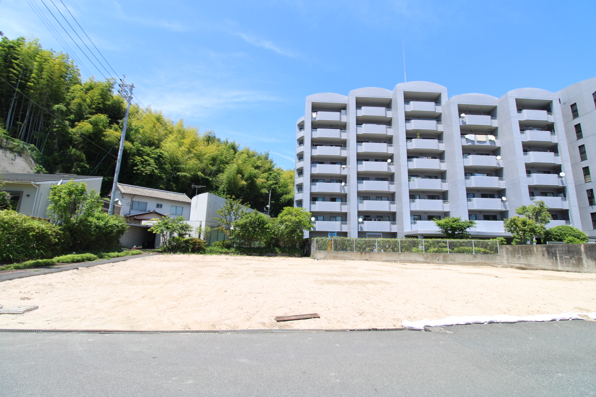 前面道路から見た宅地