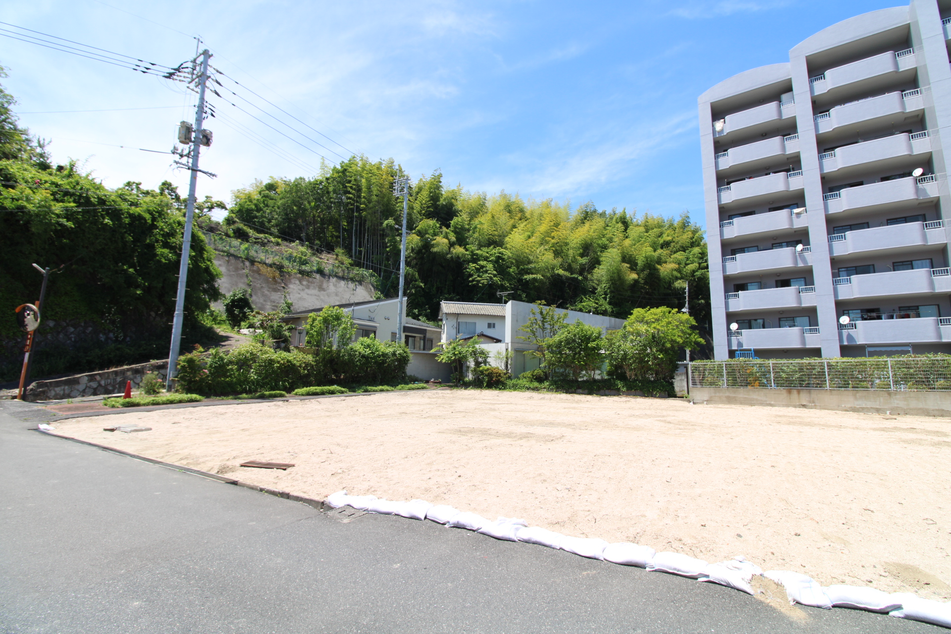 前面道路から見た宅地