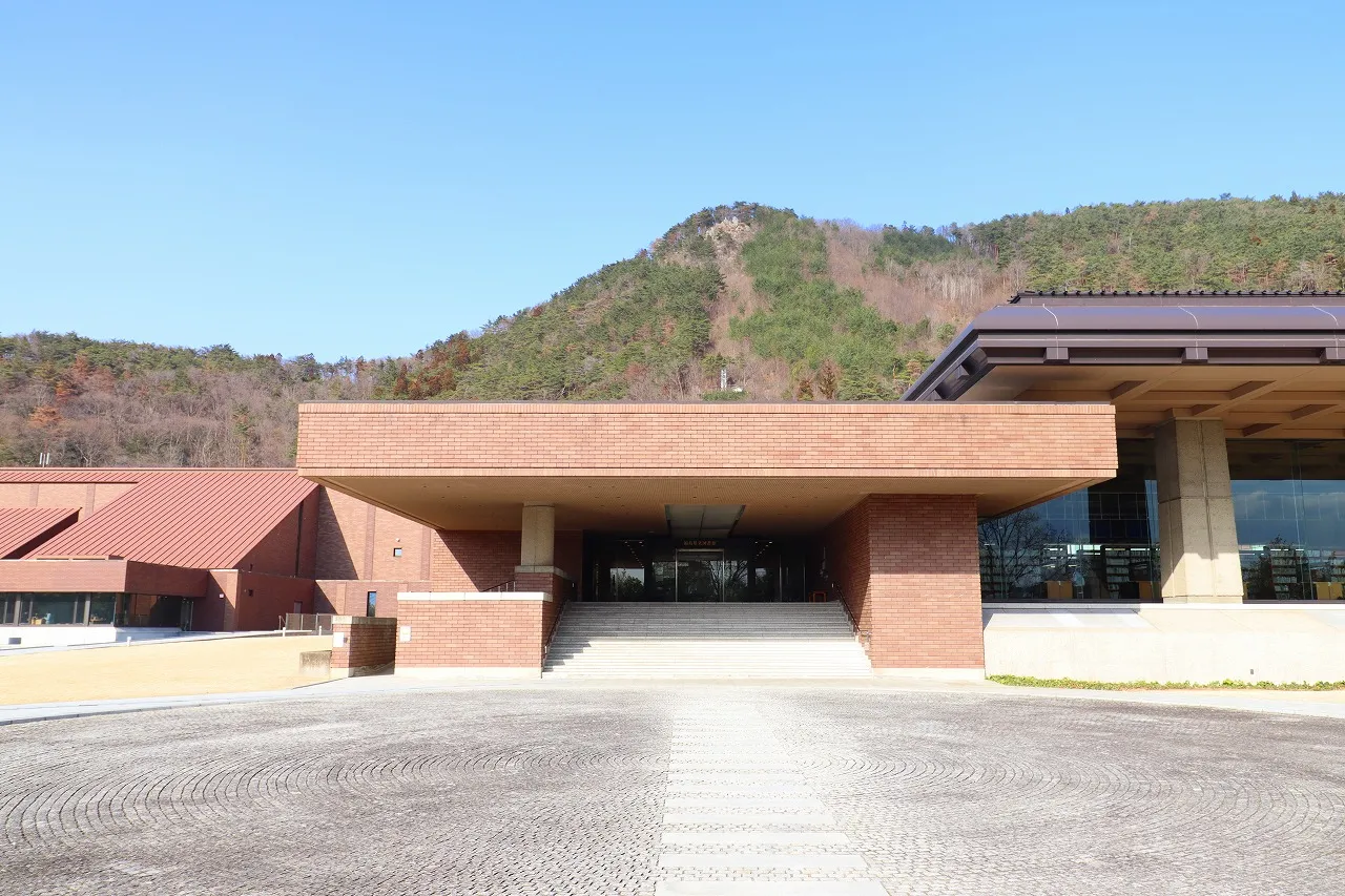 福島県立図書館