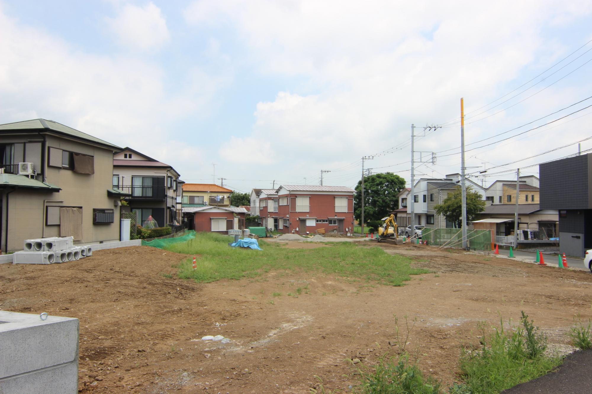 【販売現地】・建築条件なし・車通りの少ない閑静な住宅街・敷地面積155.09～166.08㎡と広々としたゆとりある敷地