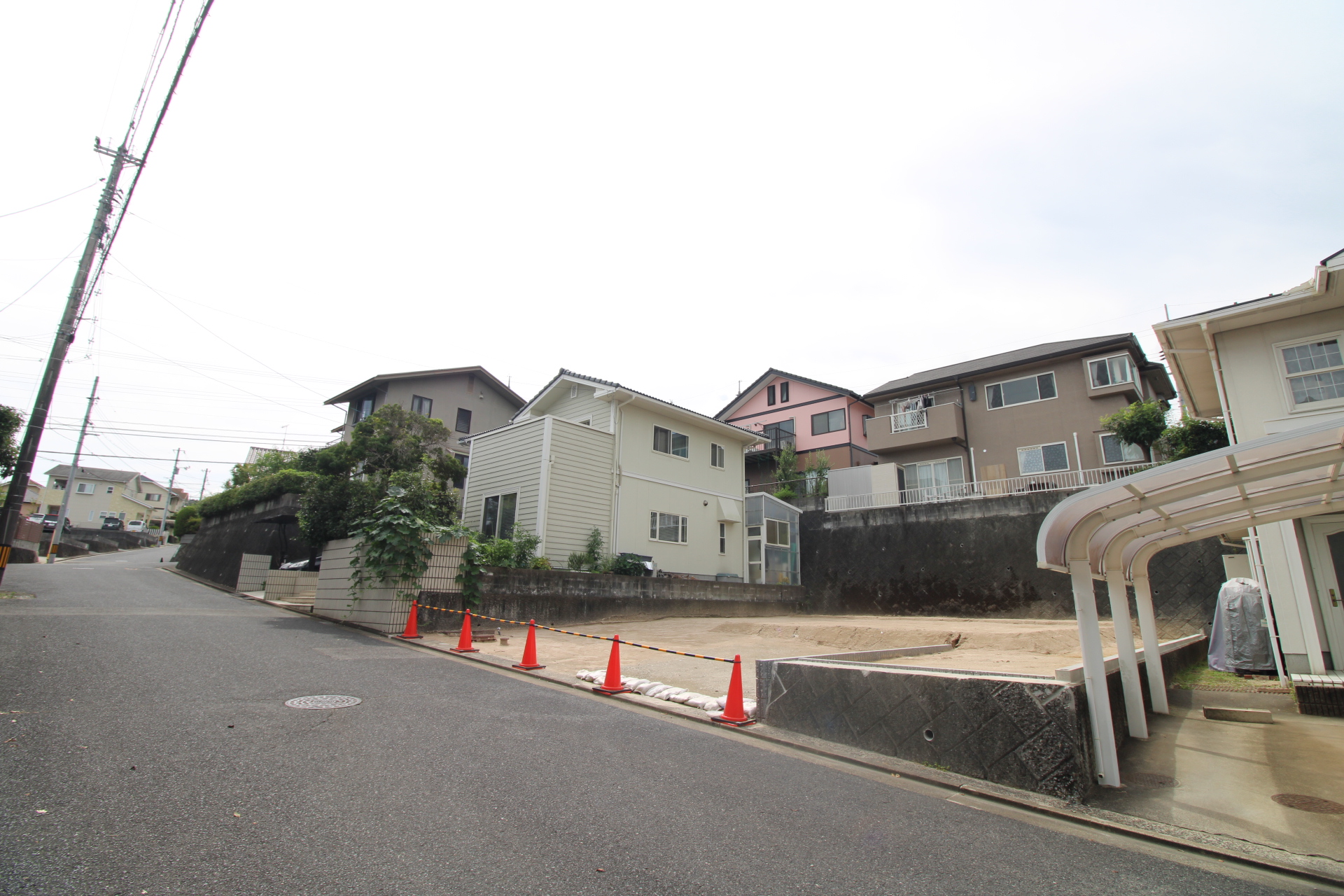 前面道路から見た宅地