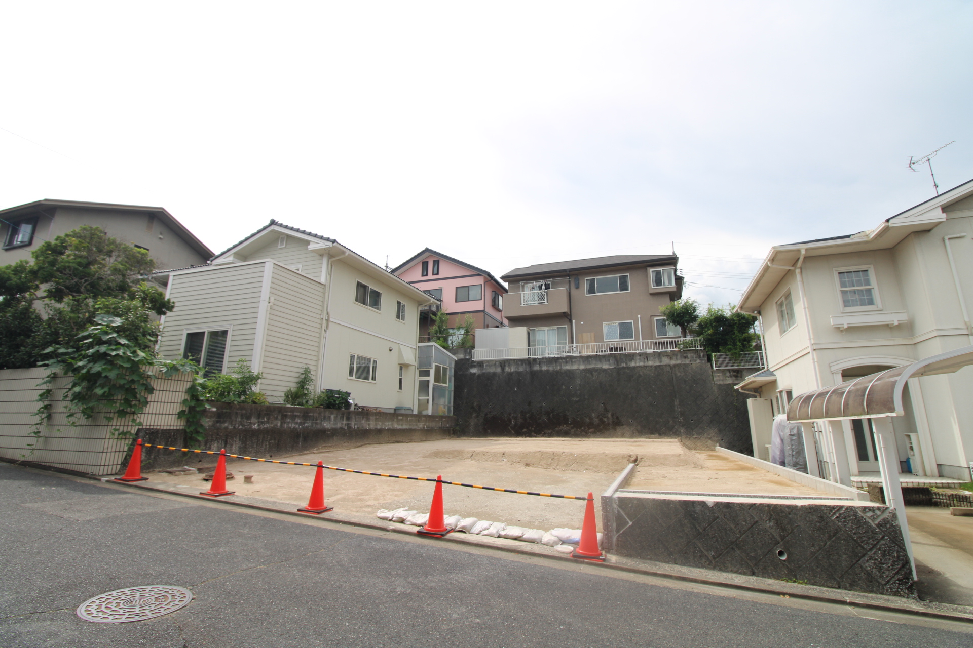 前面道路から見た宅地