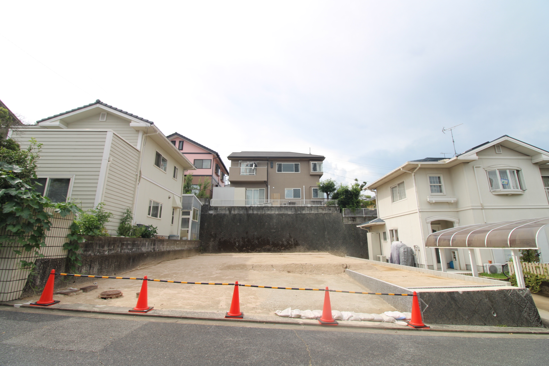 前面道路から見た宅地