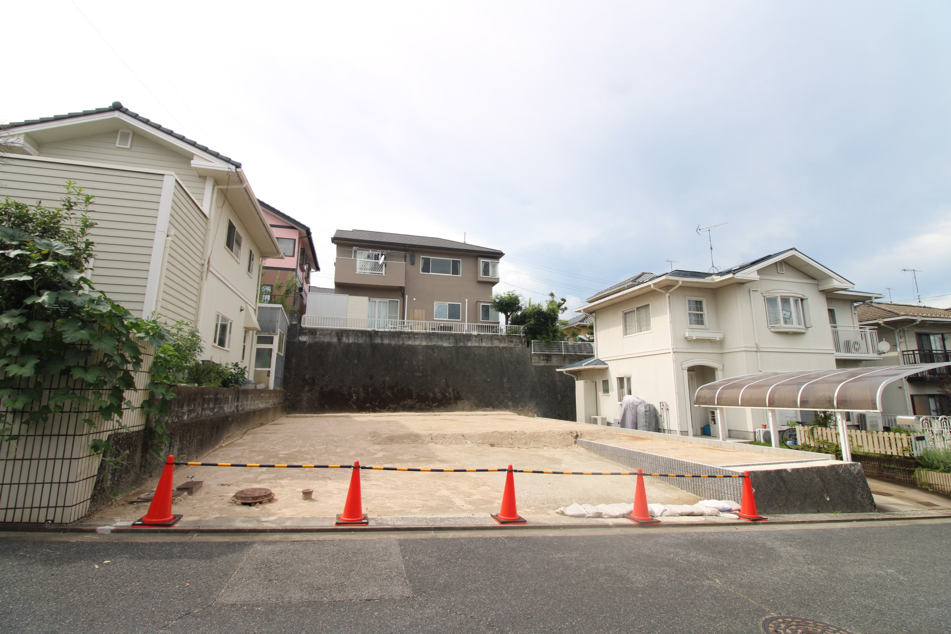 前面道路から見た宅地