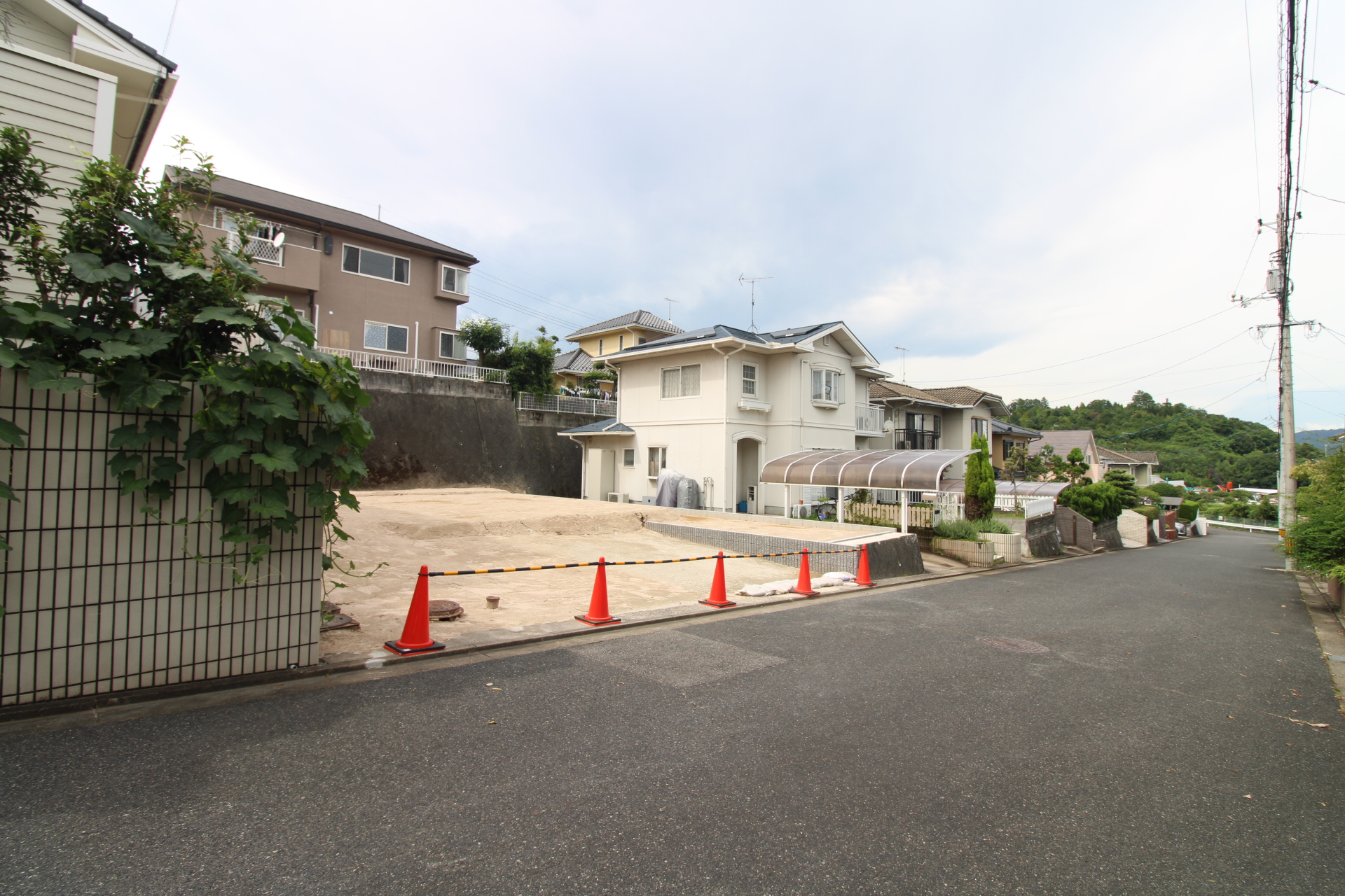 前面道路から見た宅地