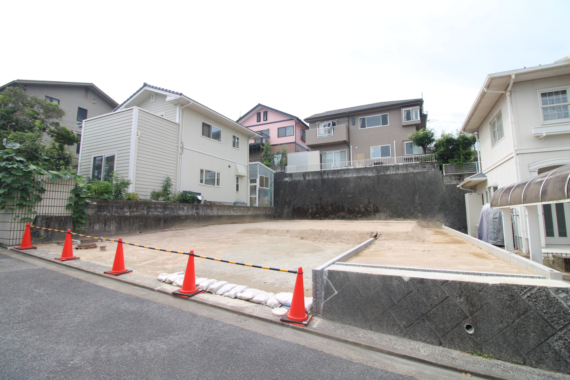 前面道路から見た宅地