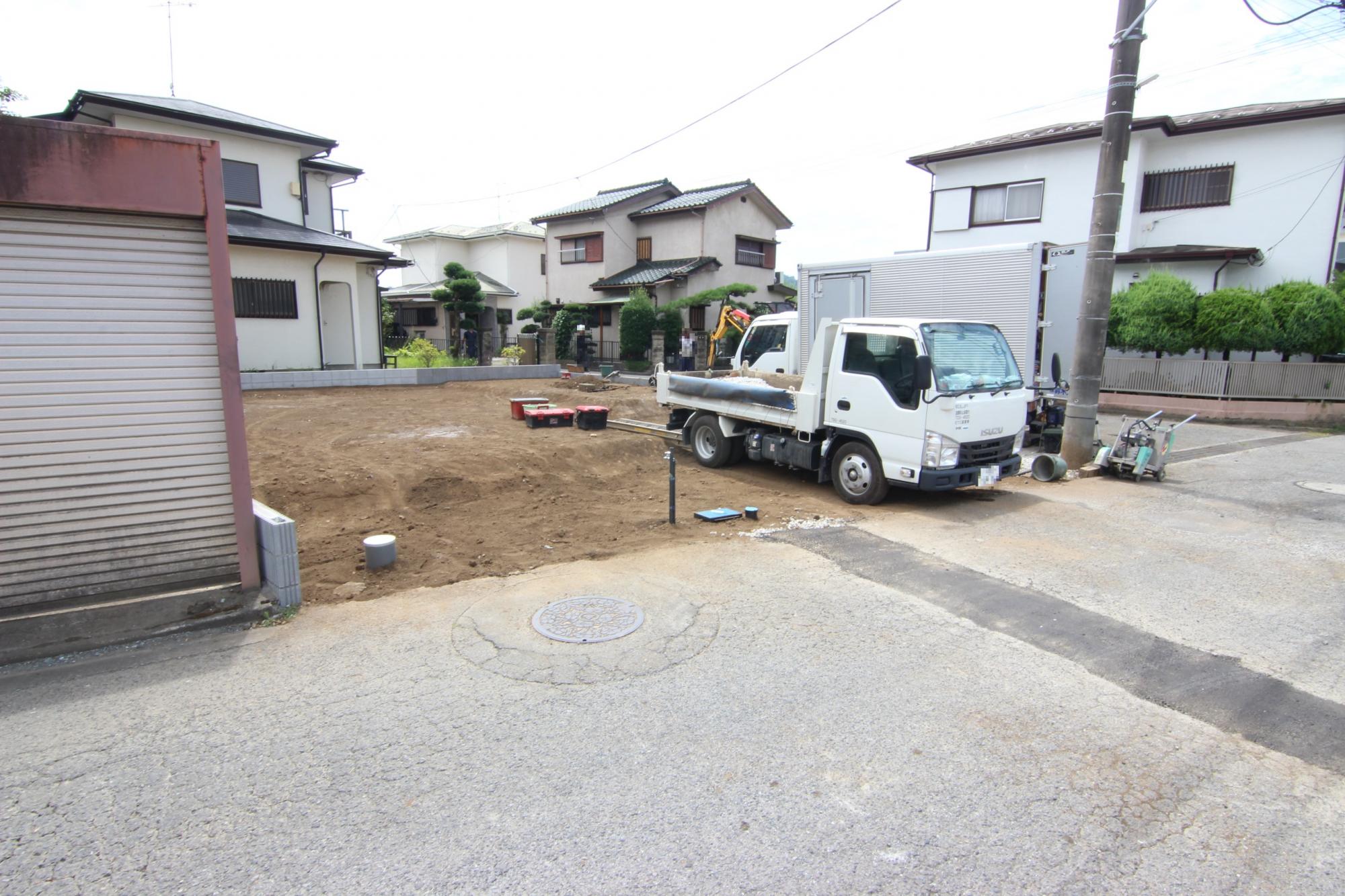 【前面道路含む販売現地】土地面積:149.98㎡(45.36坪)建物面積:100.30㎡(30.33坪)