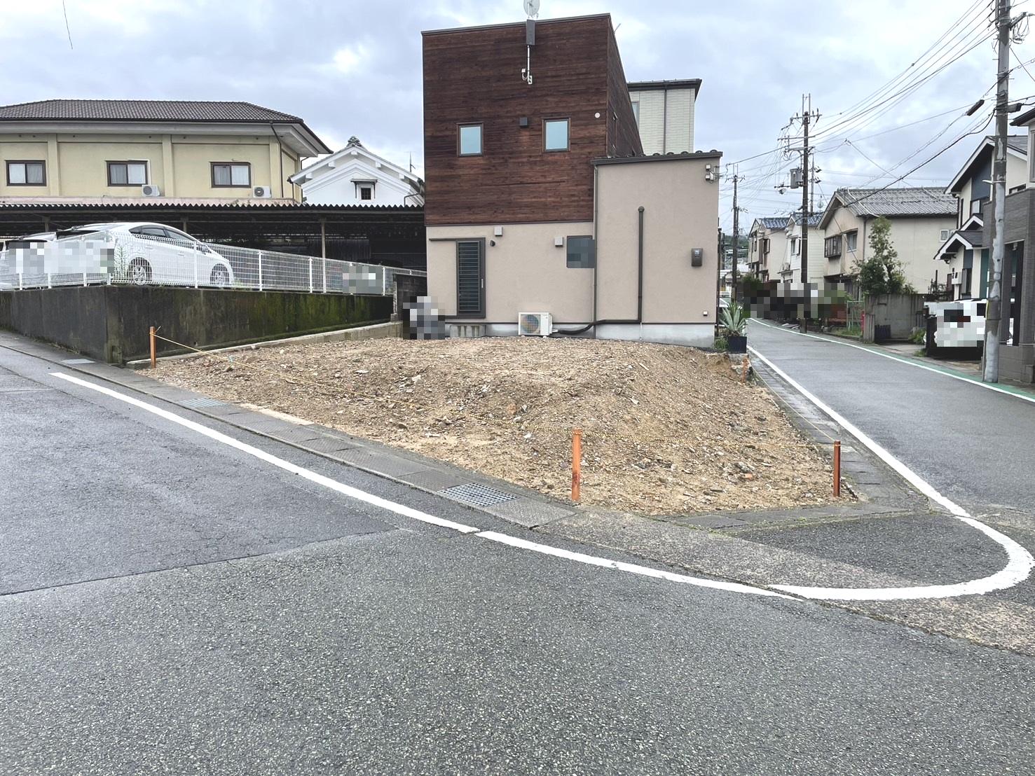 【前面道路】北東側公道約5.7m、42条1項1号道路