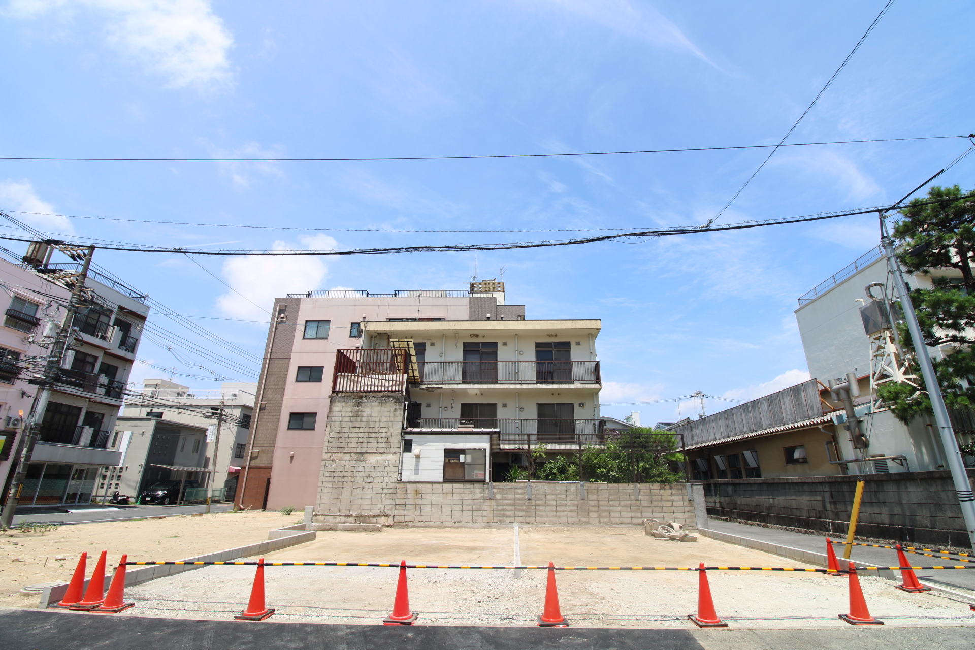 前面道路から見た宅地