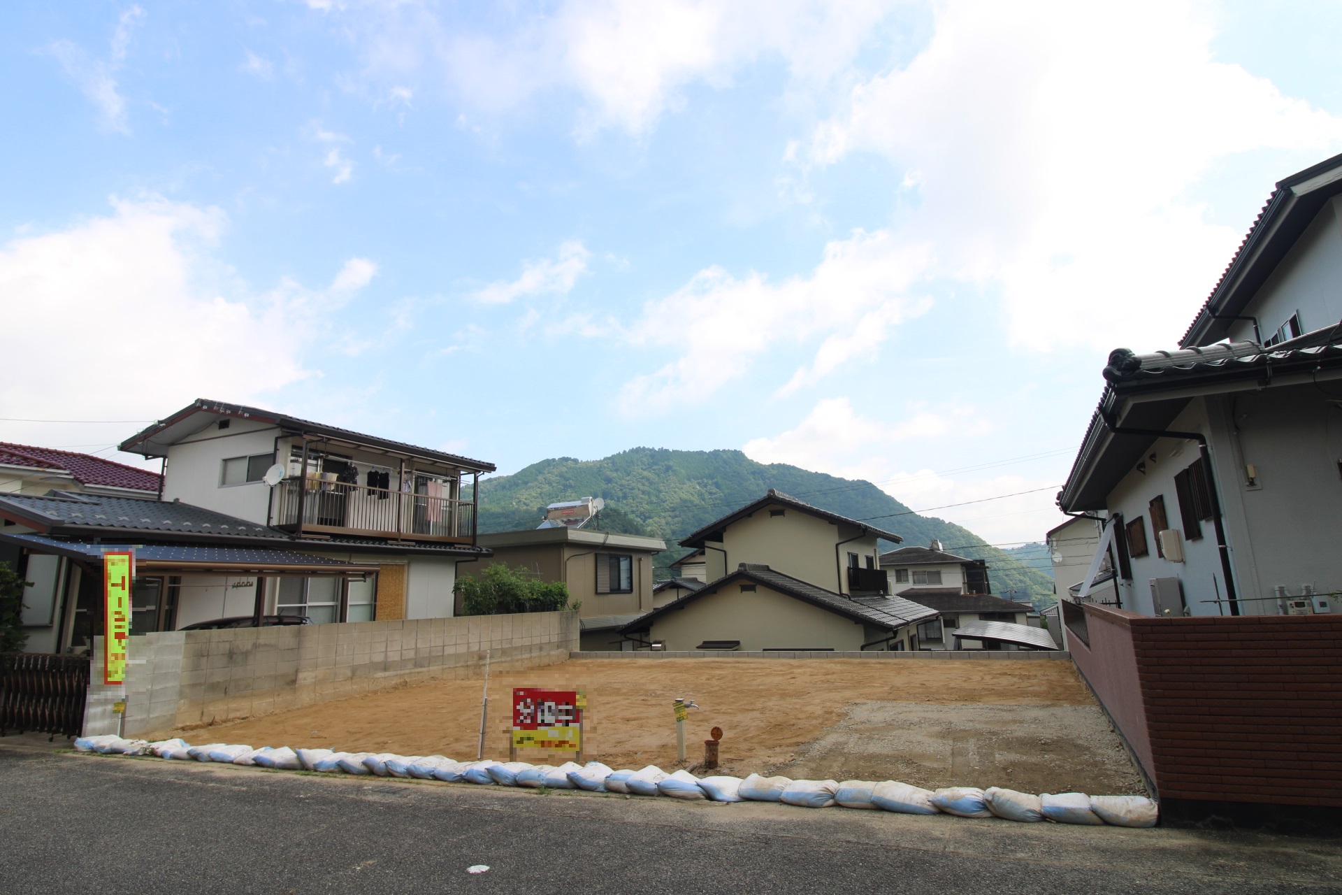 前面道路から見た宅地