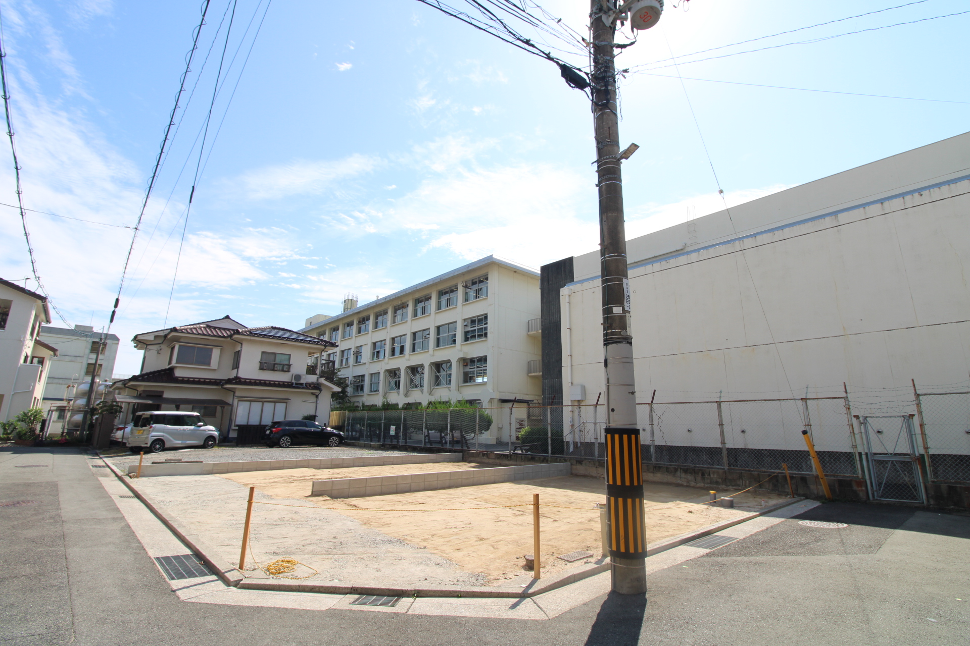 前面道路から見た宅地