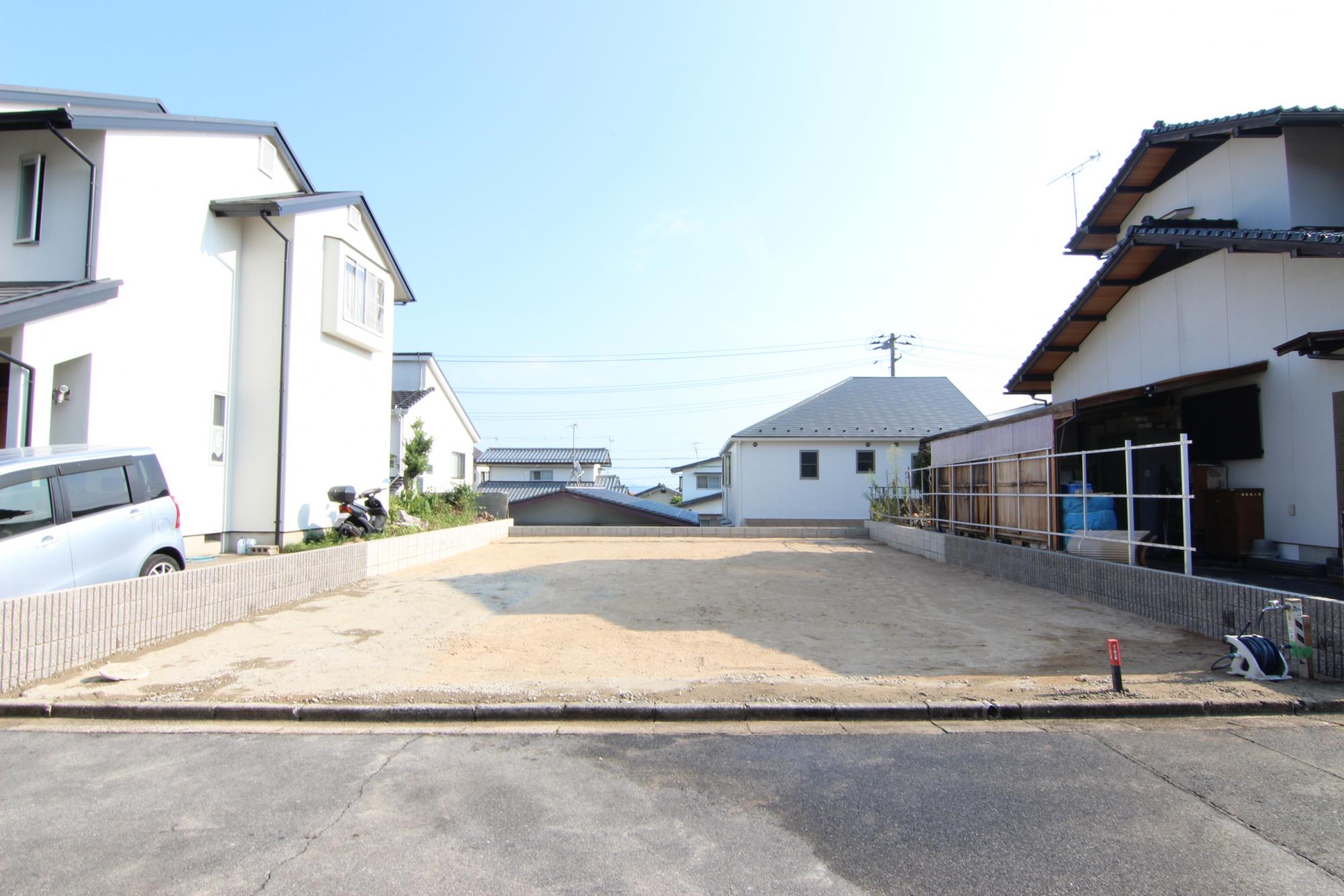 前面道路から見た宅地