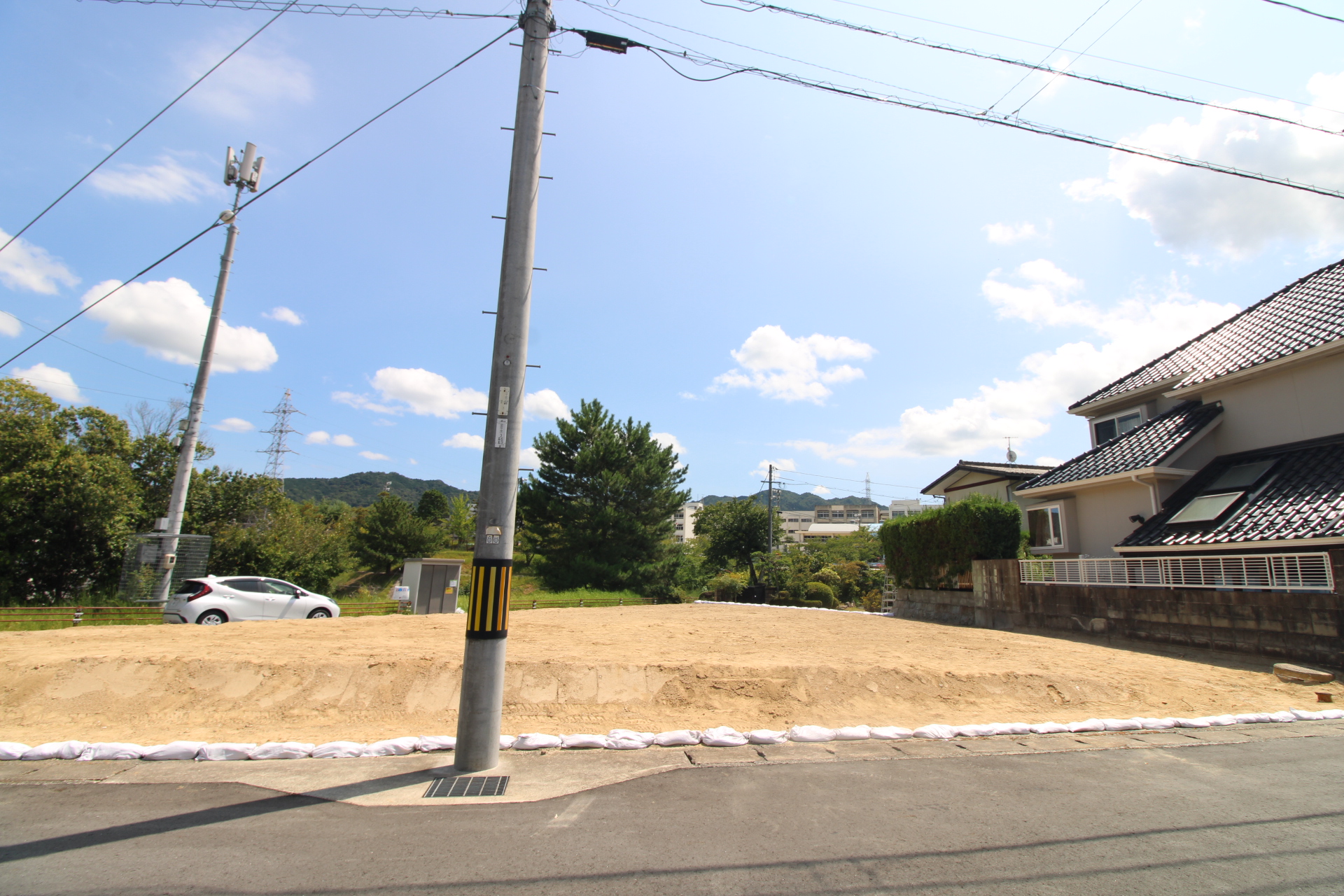 前面道路っから見た宅地