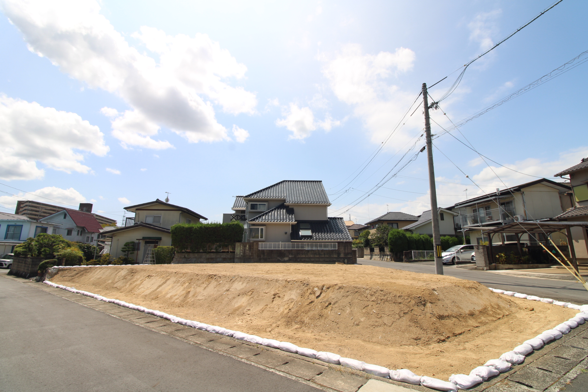 前面道路っから見た宅地