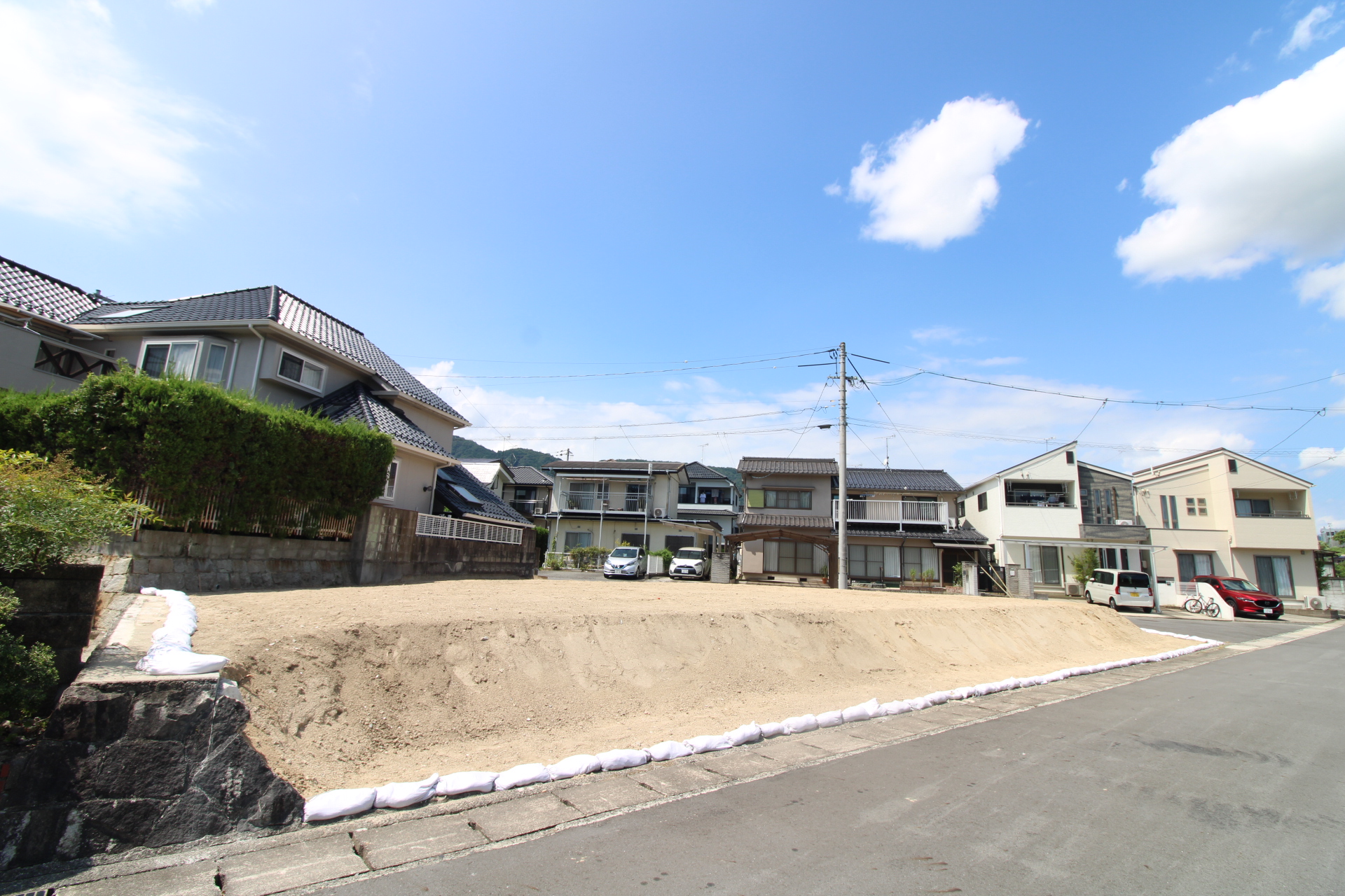 前面道路から見た宅地