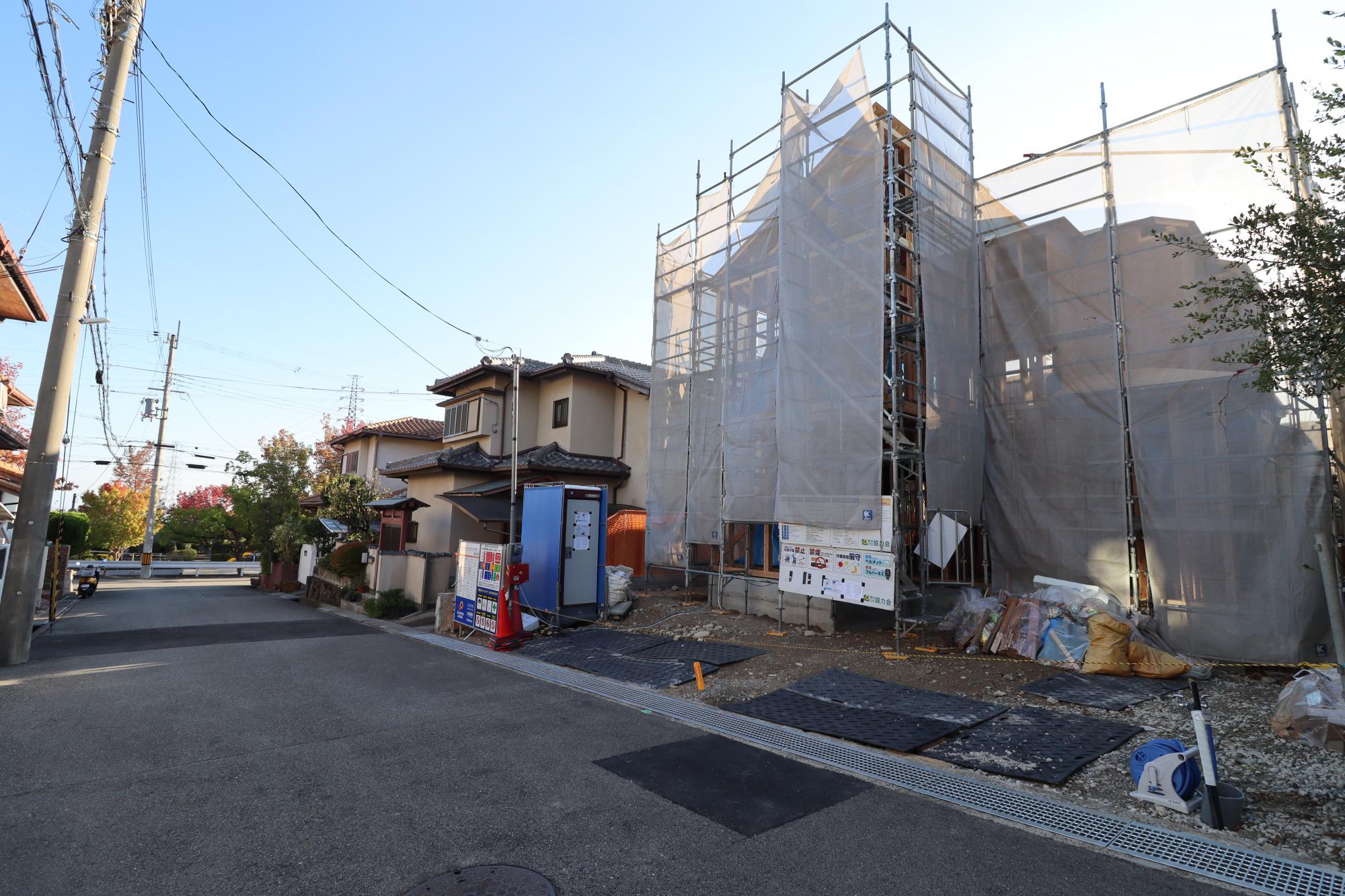 【前面道路含む現地写真】