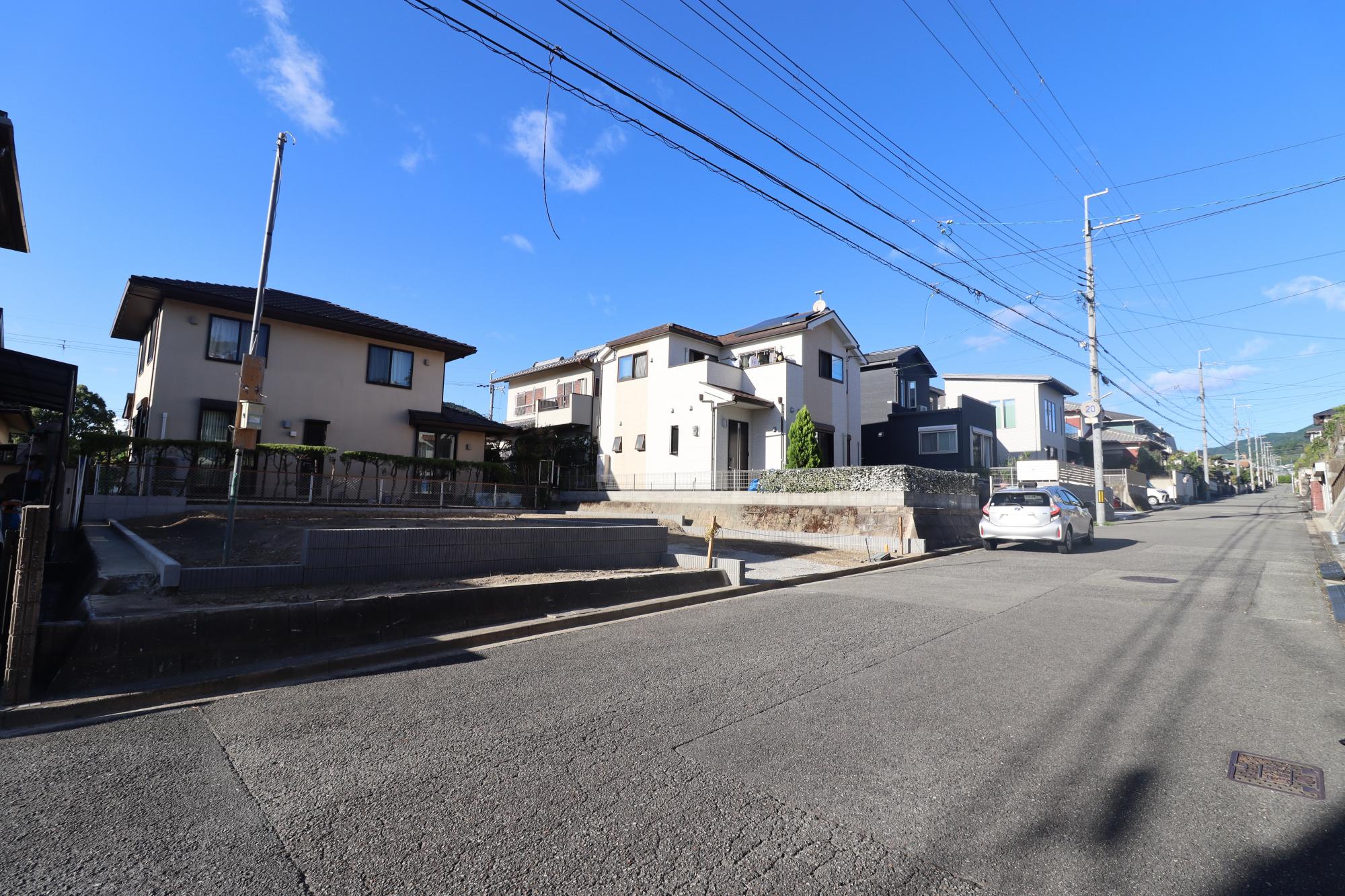 【前面道路含む現地写真】