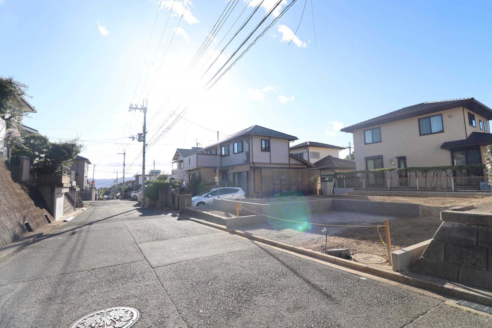 【前面道路含む現地写真】