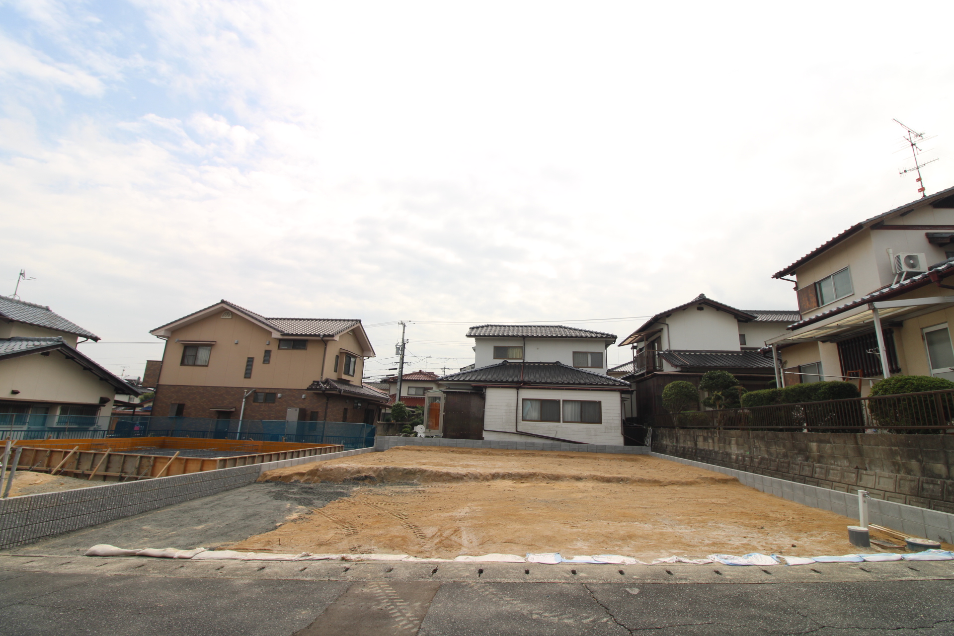 前面道路から見た宅地