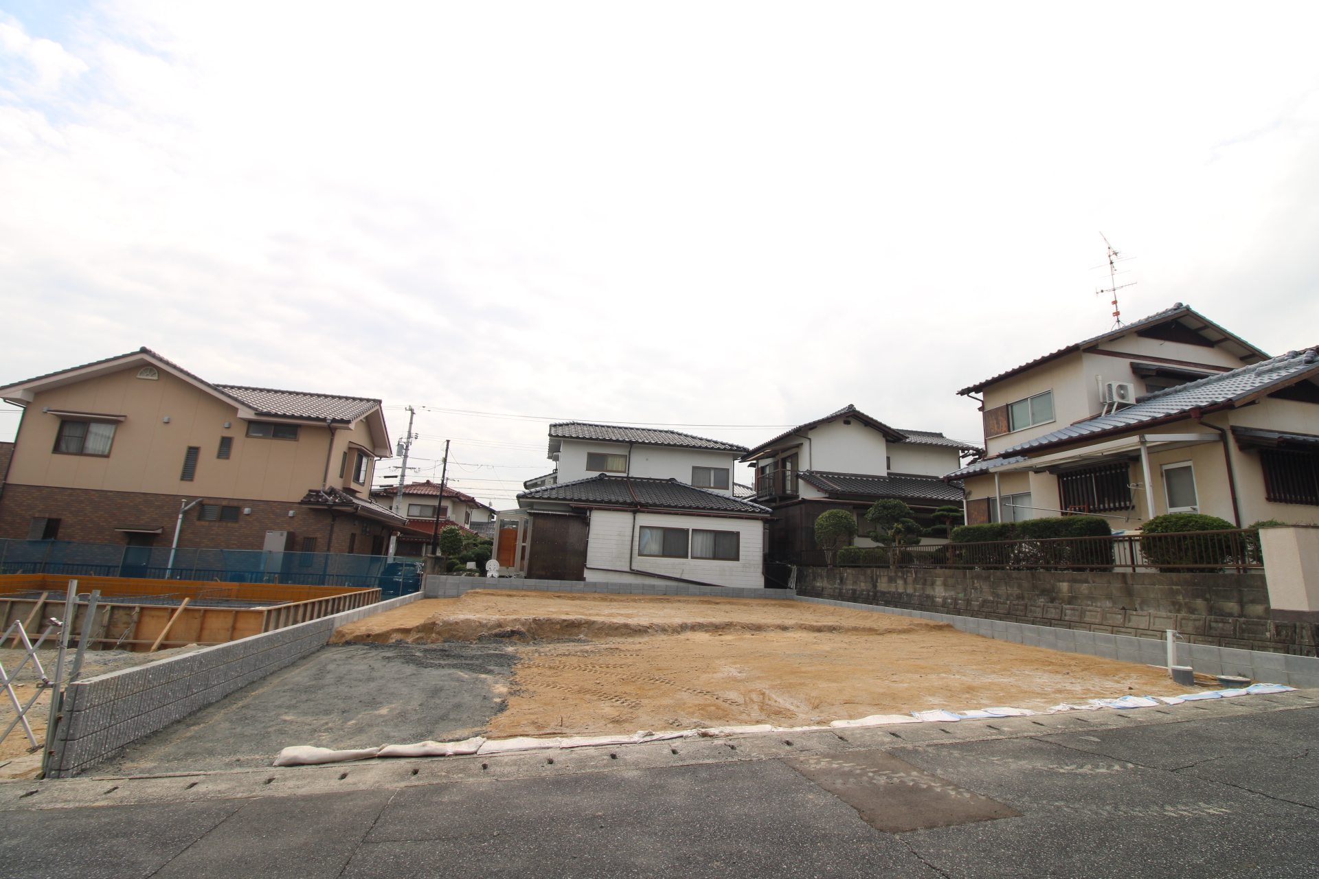 前面道路から見た宅地