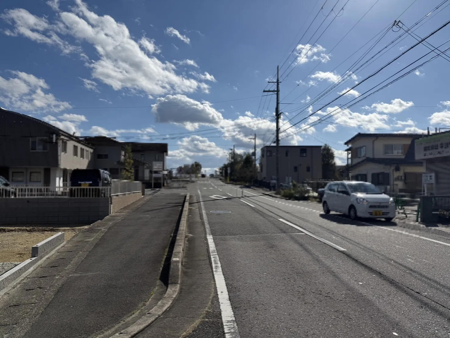 【前面道路】南西8.3m公道42条1項1号道路、北西6.2m公道42条1項1号道路