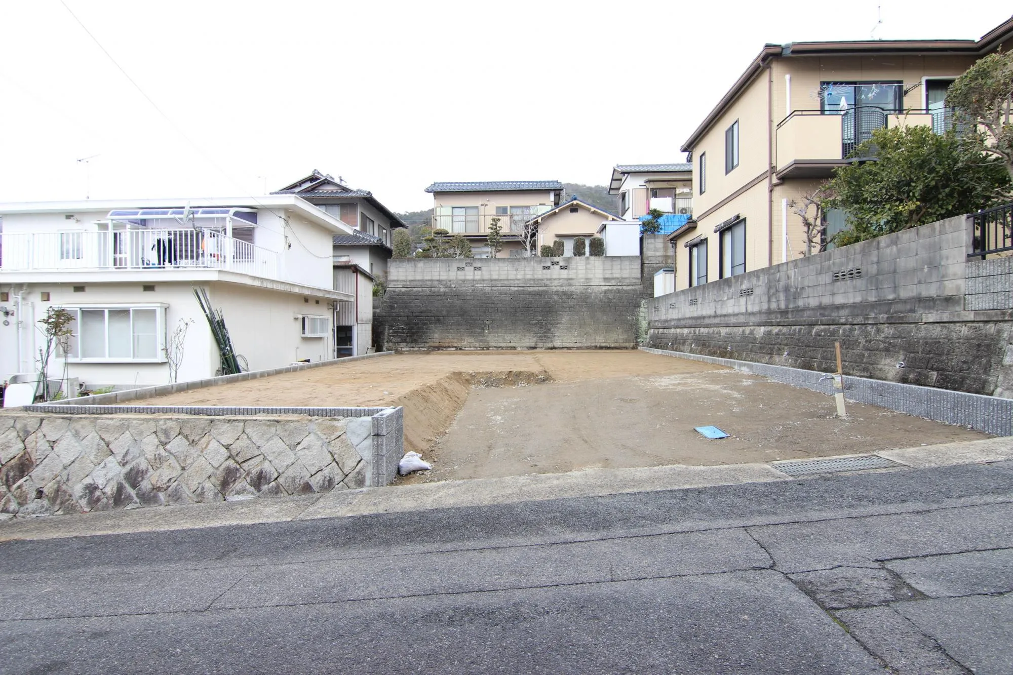 前面道路から見た宅地