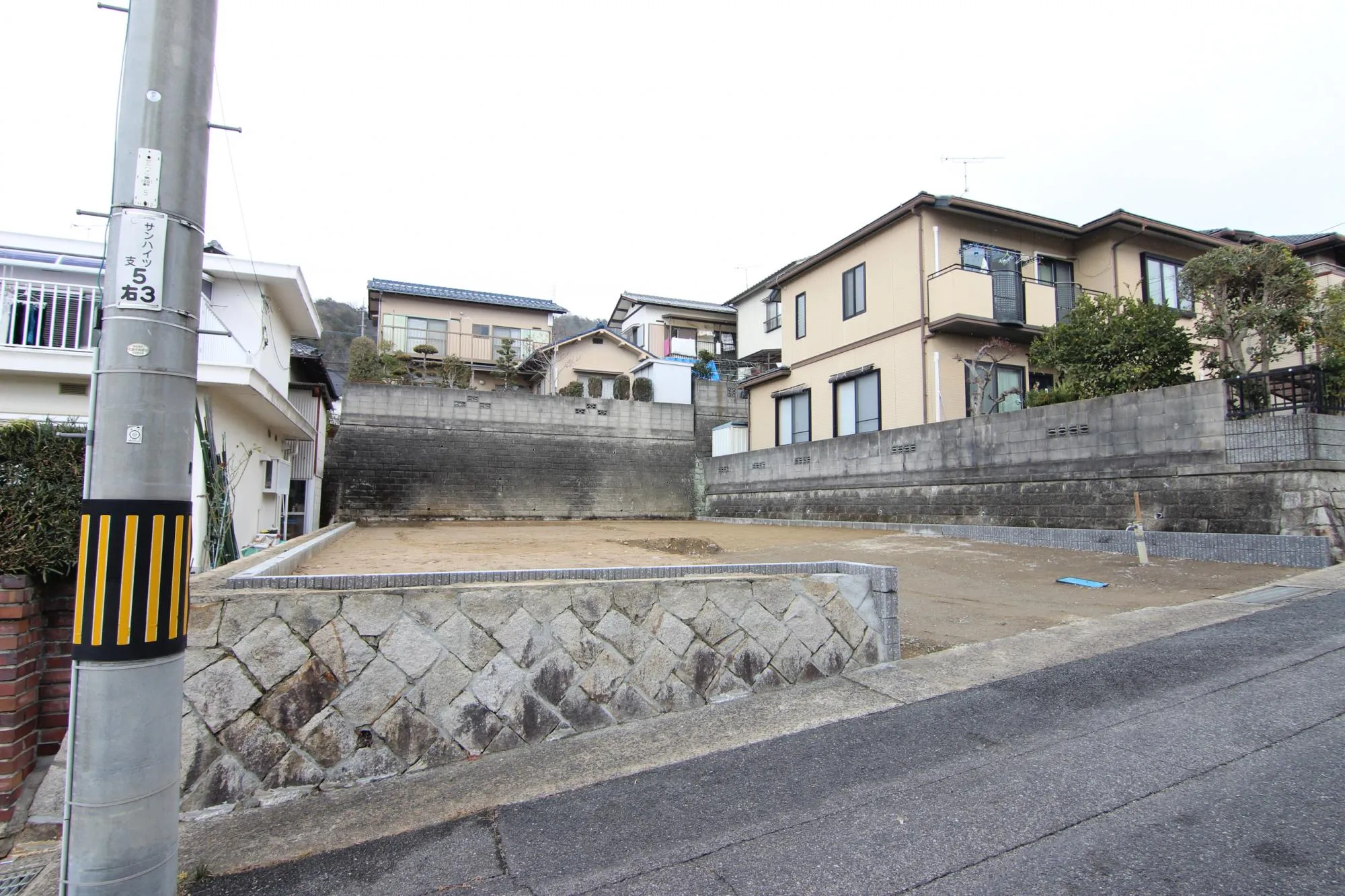 前面道路から見た宅地